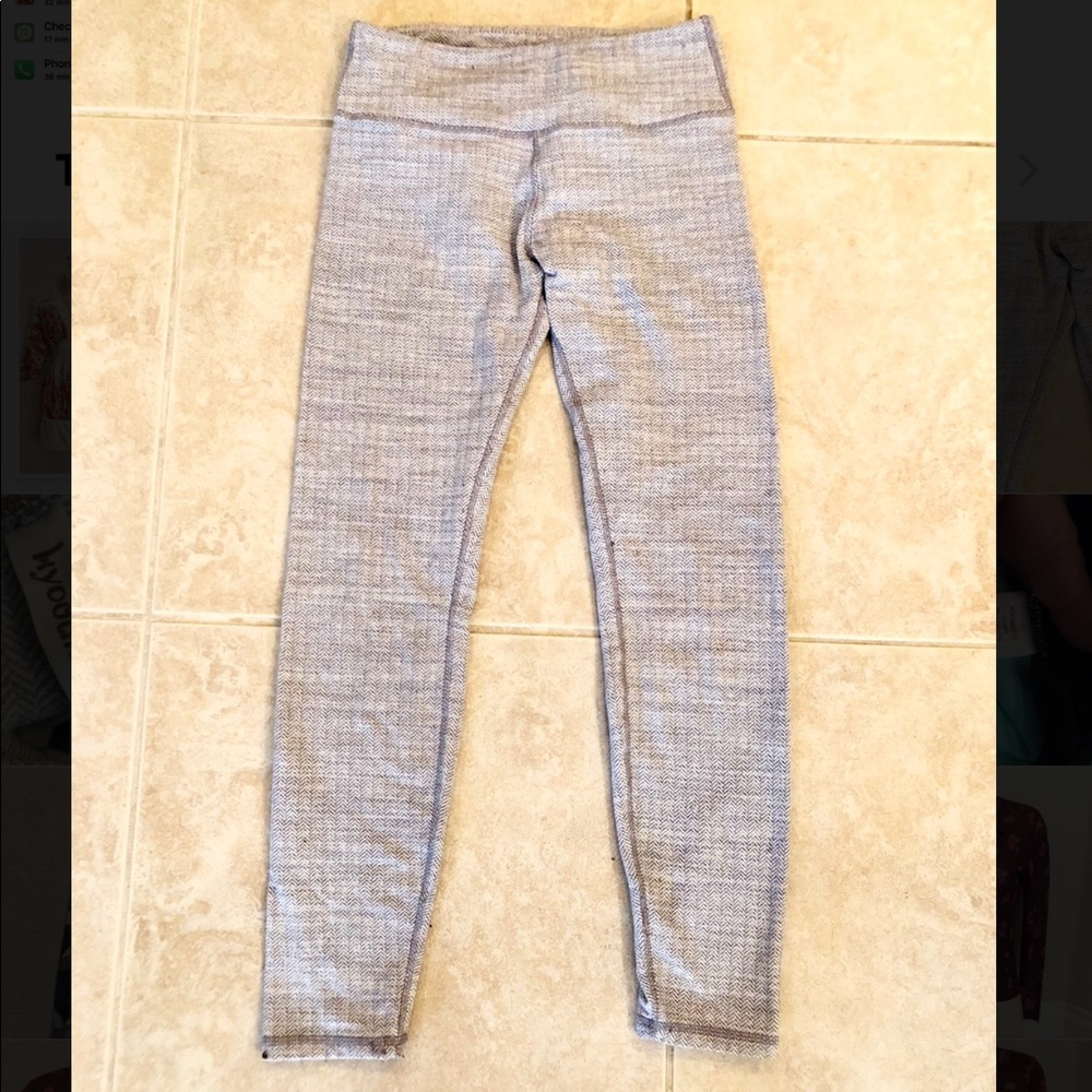 Like new light gray Kyodan cropped leggings. Sz S